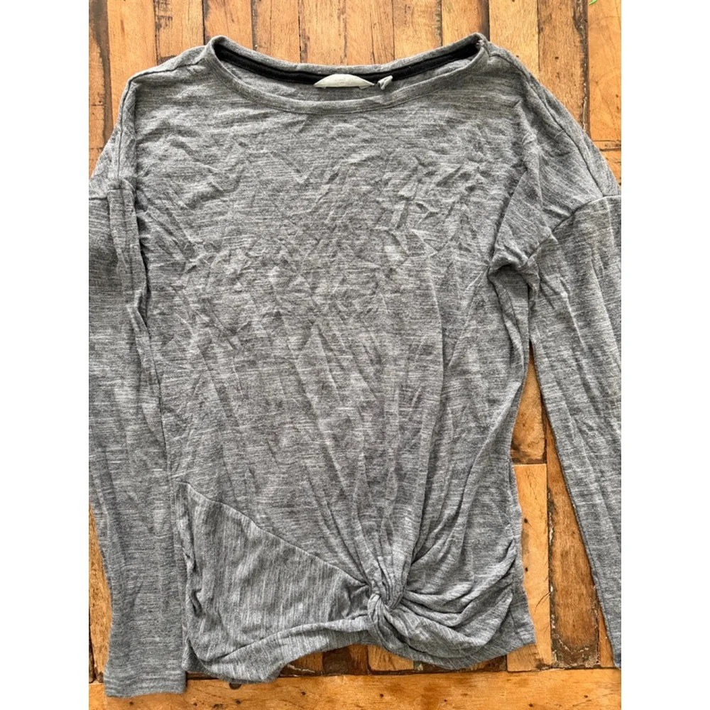 Women's Athleta twist front Long Sleeve Tee S Gray Front